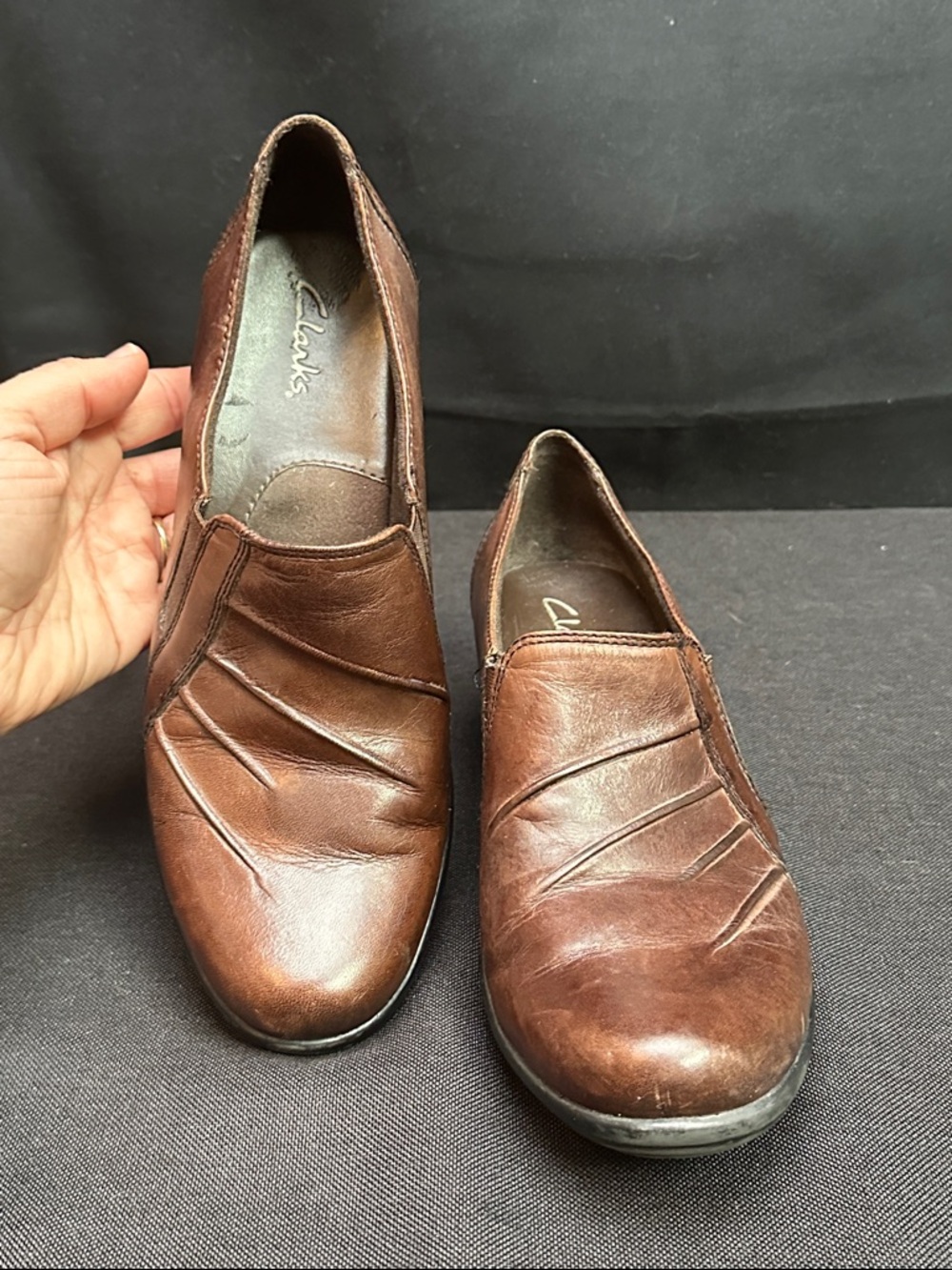 Clarks woman’s Brown Leather Slip-On Loafers 8M Woman’s